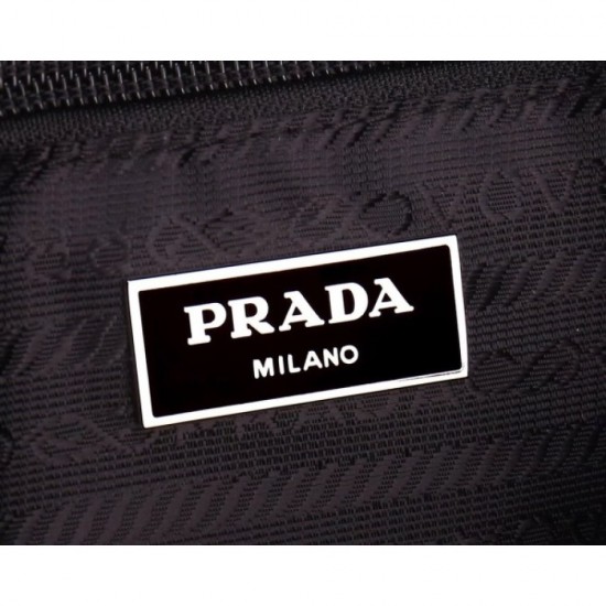 2022SS Men's waist bag PRADA Prada active in this spring / summer outfit 2022SS Men's waist bag PRADA Prada active in this spring / summer outfit