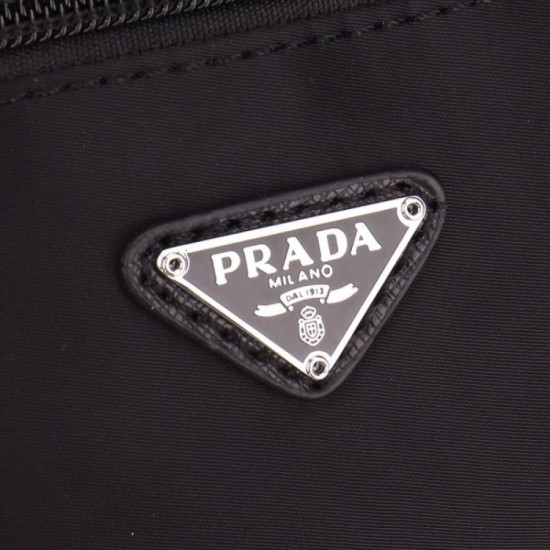 2022SS Men's waist bag PRADA Prada active in this spring / summer outfit 2022SS Men's waist bag PRADA Prada active in this spring / summer outfit