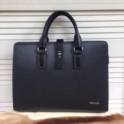 This summer's new work to attract attention Briefcase 2022SS PRADA Prada