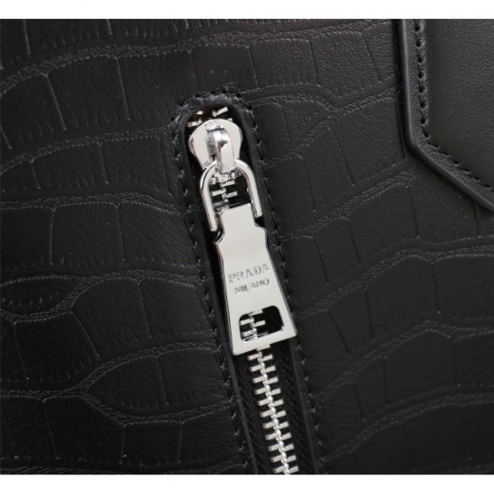This summer's new work to attract attention Briefcase 2022SS PRADA Prada This summer's new work to attract attention Briefcase 2022SS PRADA Prada