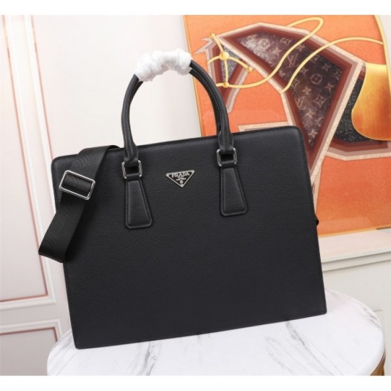 A briefcase that you can fully enjoy this summer 2022SS PRADA Prada A briefcase that you can fully enjoy this summer 2022SS PRADA Prada