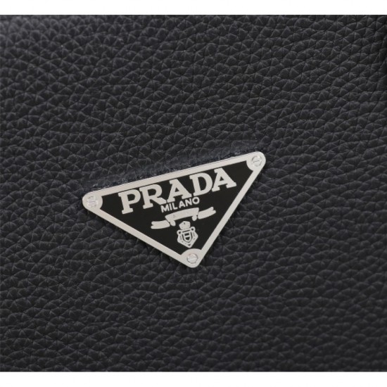A briefcase that you can fully enjoy this summer 2022SS PRADA Prada A briefcase that you can fully enjoy this summer 2022SS PRADA Prada