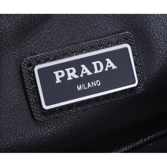 Spring/Summer arrival Not yet released in Japan Clutch bag 2022SS PRADA Prada Spring/Summer arrival Not yet released in Japan Clutch bag 2022SS PRADA Prada
