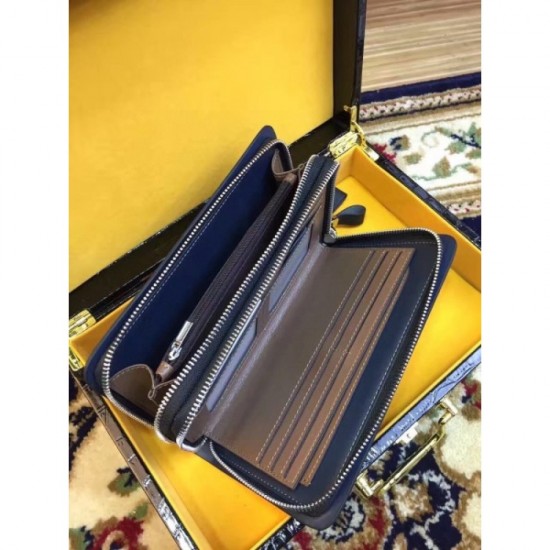 Summer essential items Clutch bag 2022SS PRADA Prada Summer essential items Clutch bag 2022SS PRADA Prada