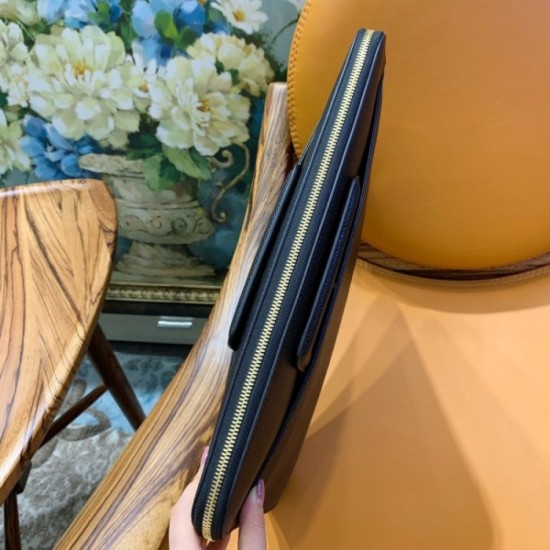 2022SS Men's Briefcase THOM BROWNE Thom Browne with a sophisticated charm 2022SS Men's Briefcase THOM BROWNE Thom Browne with a sophisticated charm
