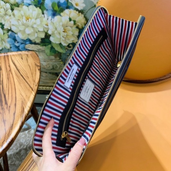 2022SS Men's Briefcase THOM BROWNE Thom Browne with a sophisticated charm 2022SS Men's Briefcase THOM BROWNE Thom Browne with a sophisticated charm