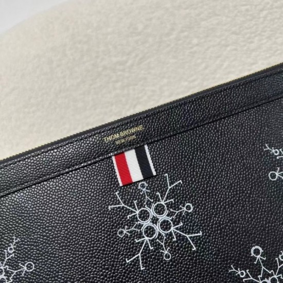 2022SS Men's Clutch Bag THOM BROWNE Thom Browne that can be used regardless of the scene 2022SS Men's Clutch Bag THOM BROWNE Thom Browne that can be used regardless of the scene