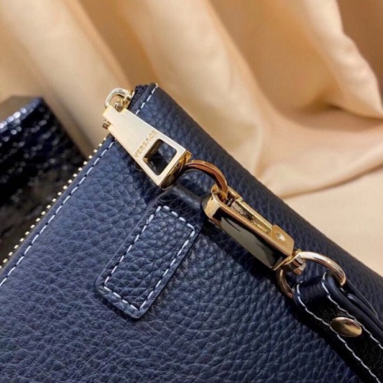 2022SS Men's Clutch Bag Finished in a unique impression VERSACE Versace 2022SS Men's Clutch Bag Finished in a unique impression VERSACE Versace