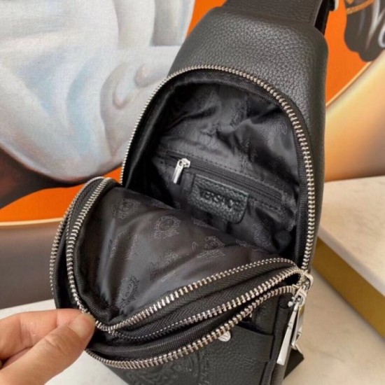 2022SS Men's Chest Bag Featured Summer Fineties VERSACE Versace 2022SS Men's Chest Bag Featured Summer Fineties VERSACE Versace