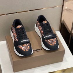 A feeling of comfortable size BURBERRY Burberry 2022AW men's sneakers