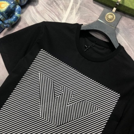 ARMANI Men's Short Sleeve T-shirt 2022 New Armani 2 colors to give an adult impression ARMANI Men's Short Sleeve T-shirt 2022 New Armani 2 colors to give an adult impression