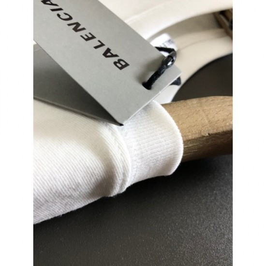 2022SS short-sleeved T-shirt BALENCIAGA to liven up the summer mood Balenciaga 2022SS short-sleeved T-shirt BALENCIAGA to liven up the summer mood Balenciaga