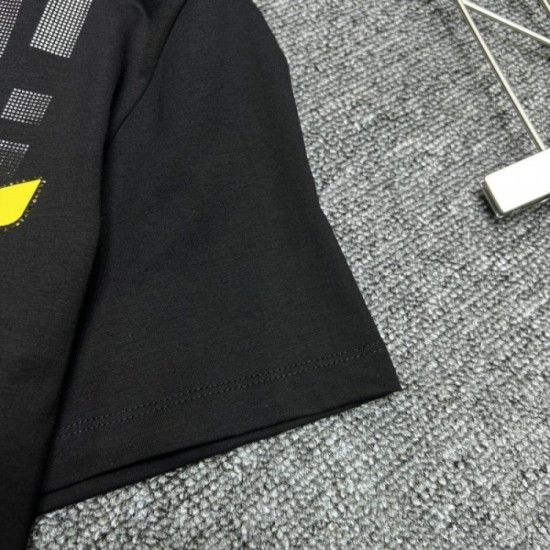 2022SS short-sleeved T-shirt Latest product sold out immediately FENDI Fendi 2022SS short-sleeved T-shirt Latest product sold out immediately FENDI Fendi