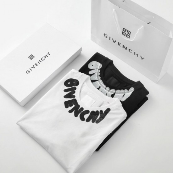 2022SS Fashionable GIVENCHY Men's Short Sleeve T-shirt 2022SS Fashionable GIVENCHY Men's Short Sleeve T-shirt