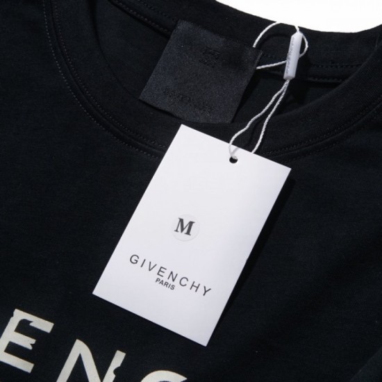 2022SS Magazine item GIVENCHY Givenchy Men's and women's short-sleeved T-shirt 2022SS Magazine item GIVENCHY Givenchy Men's and women's short-sleeved T-shirt