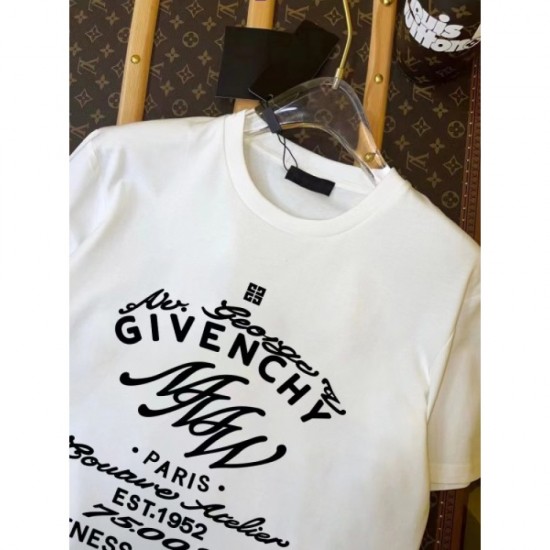 Men's T-shirt with a neat feeling 2022SS GIVENCHY Givenchy Men's T-shirt with a neat feeling 2022SS GIVENCHY Givenchy
