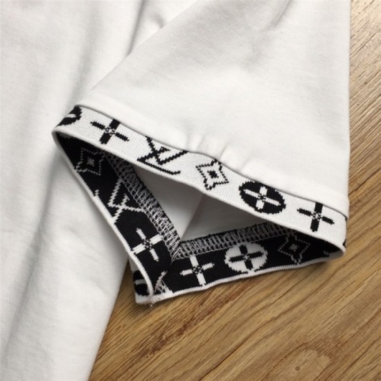 LOUIS VUITTON Men's Short Sleeve T-shirt 2022 New Gorgeous Impression Louis Vuitton LOUIS VUITTON Men's Short Sleeve T-shirt 2022 New Gorgeous Impression Louis Vuitton