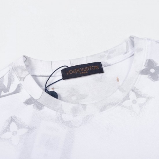 LOUIS VUITTON Men's Short Sleeve T-shirt 2022 New Eye-catching 1st Louis Vuitton LOUIS VUITTON Men's Short Sleeve T-shirt 2022 New Eye-catching 1st Louis Vuitton
