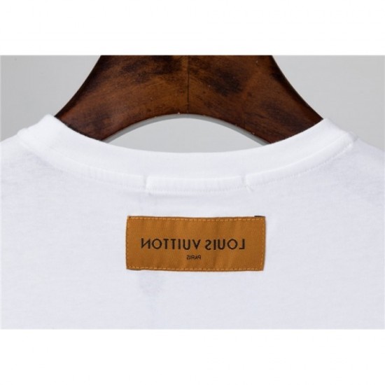 LOUIS VUITTON Men's Short Sleeve T-shirt 2022 New Keep an eye on Louis Vuitton LOUIS VUITTON Men's Short Sleeve T-shirt 2022 New Keep an eye on Louis Vuitton