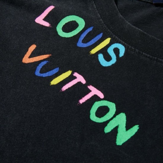 2022SS Attention is increasing LOUIS VUITTON Louis Vuitton Men's Short Sleeve T-shirt 2022SS Attention is increasing LOUIS VUITTON Louis Vuitton Men's Short Sleeve T-shirt