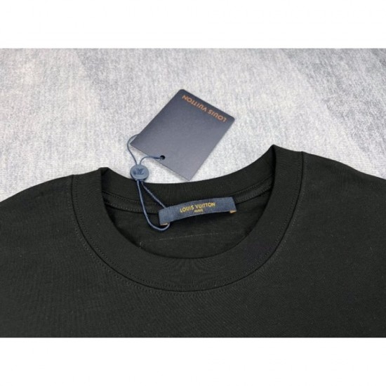 2022SS Recommended Outfit LOUIS VUITTON Men's Short Sleeve T-shirt 2022SS Recommended Outfit LOUIS VUITTON Men's Short Sleeve T-shirt