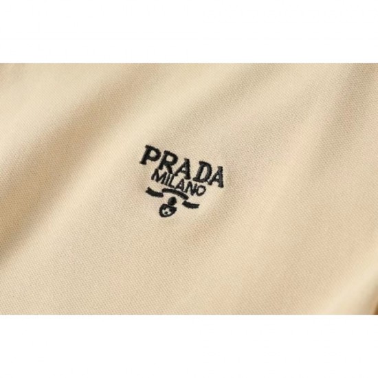 This summer is decided by this Men's T-shirt 2022SS PRADA Prada This summer is decided by this Men's T-shirt 2022SS PRADA Prada