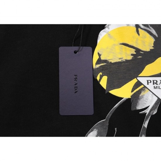 New limited gorgeous cute men's T-shirt 2022SS PRADA Prada New limited gorgeous cute men's T-shirt 2022SS PRADA Prada
