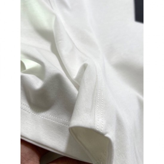 PRADA Prada 2022SS men's short-sleeved T-shirt is sure to be a big success this year PRADA Prada 2022SS men's short-sleeved T-shirt is sure to be a big success this year