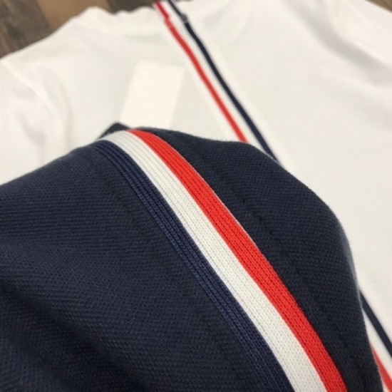 2022SS THOM BROWNE Thom Browne unisex short sleeve T-shirt attracting attention in early spring 2022SS THOM BROWNE Thom Browne unisex short sleeve T-shirt attracting attention in early spring