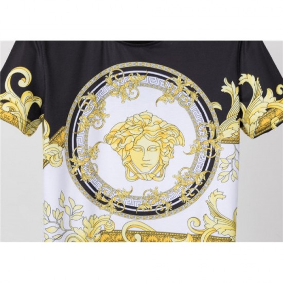 Perfect for summer outings Men's T-shirt 2022SS VERSACE Versace Perfect for summer outings Men's T-shirt 2022SS VERSACE Versace