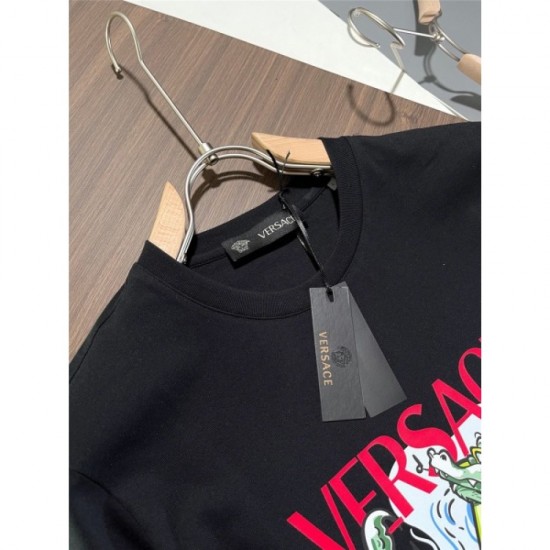 Essential items for fashion people Men's T-shirt 2022SS VERSACE Versace Essential items for fashion people Men's T-shirt 2022SS VERSACE Versace