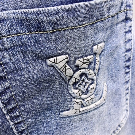 Beautiful silhouette men's jeans 2022SS LOUIS VUITTON Louis Vuitton Beautiful silhouette men's jeans 2022SS LOUIS VUITTON Louis Vuitton