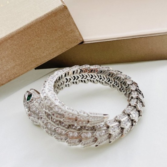 This season's must-have item BVLGARI Bvlgari 2022AW bracelet This season's must-have item BVLGARI Bvlgari 2022AW bracelet