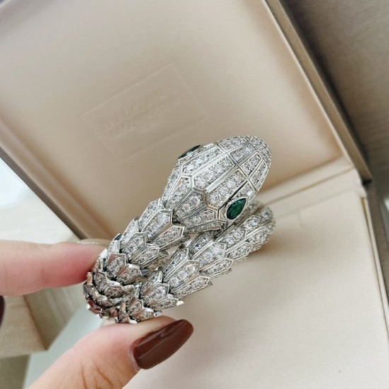 This season's must-have item BVLGARI Bvlgari 2022AW bracelet This season's must-have item BVLGARI Bvlgari 2022AW bracelet