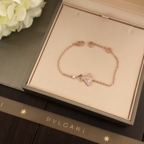 This year's popular coordination BVLGARI Bvlgari 2022AW bracelet This year's popular coordination BVLGARI Bvlgari 2022AW bracelet