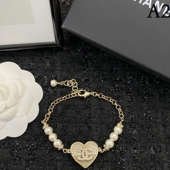 Hard to find new autumn items CHANEL Chanel 2022AW bracelet Hard to find new autumn items CHANEL Chanel 2022AW bracelet