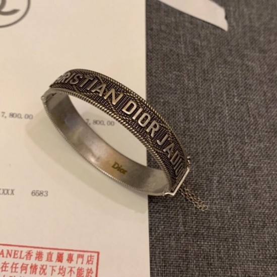 Emphasis on feeling of omission and comfort DIOR Dior 2022AW bracelet Emphasis on feeling of omission and comfort DIOR Dior 2022AW bracelet