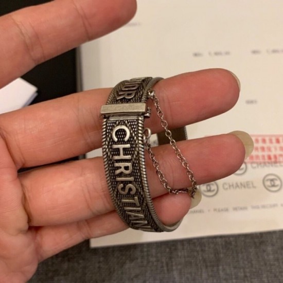 Emphasis on feeling of omission and comfort DIOR Dior 2022AW bracelet Emphasis on feeling of omission and comfort DIOR Dior 2022AW bracelet