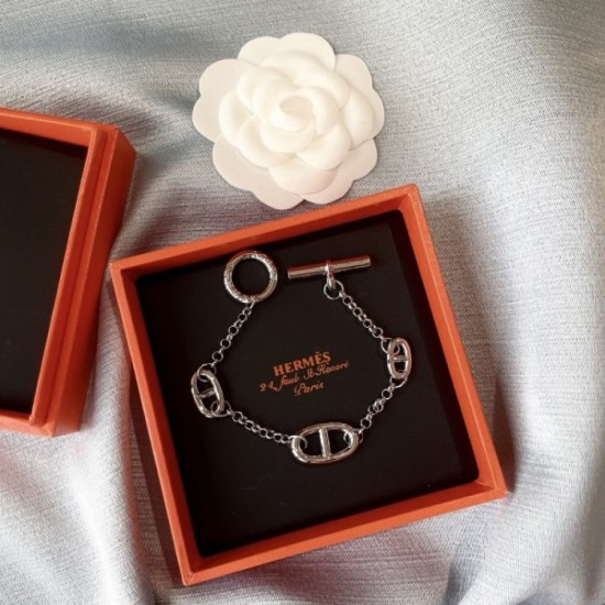 A popular explosion and a hot seller! HERMES Hermes 2022AW bracelet A popular explosion and a hot seller! HERMES Hermes 2022AW bracelet