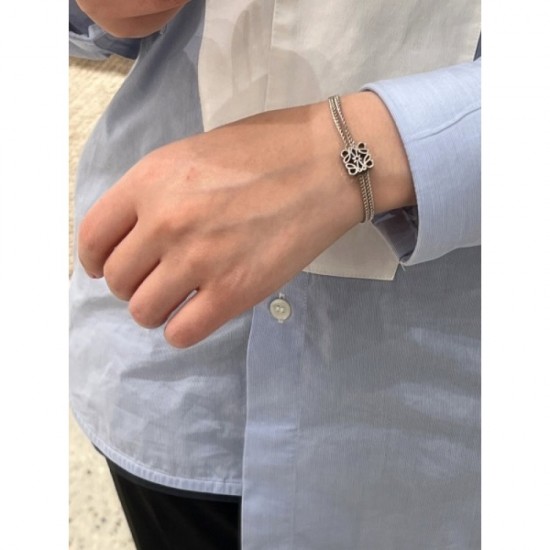 New masterpiece LOEWE Loewe 2022AW bracelet with high calls New masterpiece LOEWE Loewe 2022AW bracelet with high calls