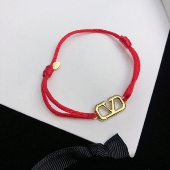 VALENTINO 2022SS bracelet There is a distinctive sense of omission VALENTINO 2022SS bracelet There is a distinctive sense of omission