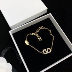 Sold out one after another VALENTINO Valentino 2022AW bracelet