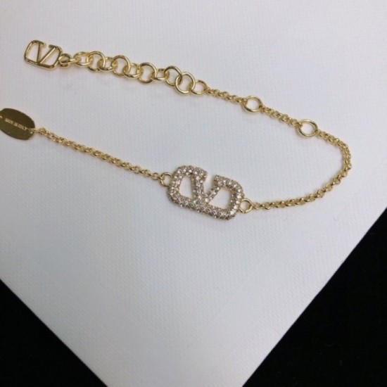 Sold out one after another VALENTINO Valentino 2022AW bracelet Sold out one after another VALENTINO Valentino 2022AW bracelet