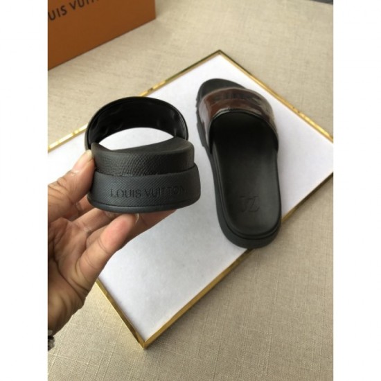 2022SS Summer cool popular new men's slippers LOUIS VUITTON Louis Vuitton 2022SS Summer cool popular new men's slippers LOUIS VUITTON Louis Vuitton