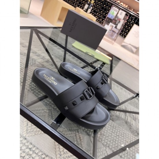 2022SS Check out the trends in spring and summer Men's slippers VALENTINO 2022SS Check out the trends in spring and summer Men's slippers VALENTINO