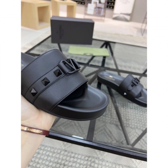 2022SS Check out the trends in spring and summer Men's slippers VALENTINO 2022SS Check out the trends in spring and summer Men's slippers VALENTINO