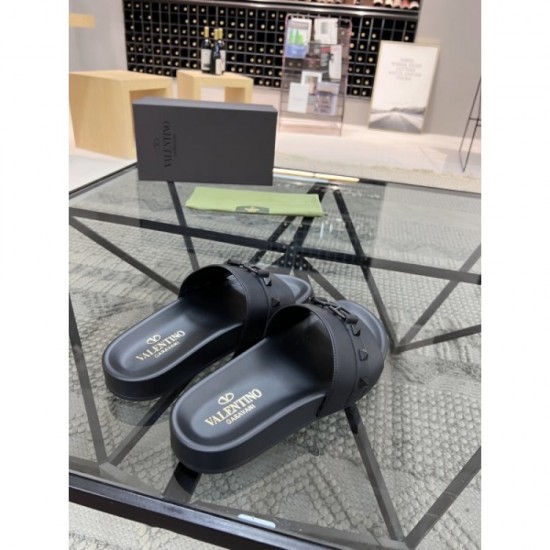 2022SS Check out the trends in spring and summer Men's slippers VALENTINO 2022SS Check out the trends in spring and summer Men's slippers VALENTINO
