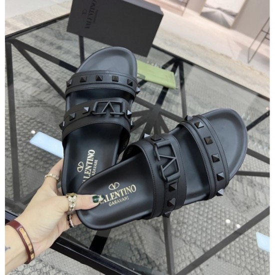 2022SS Spring / Summer Trend Color Men's Slippers VALENTINO Valentino 2022SS Spring / Summer Trend Color Men's Slippers VALENTINO Valentino