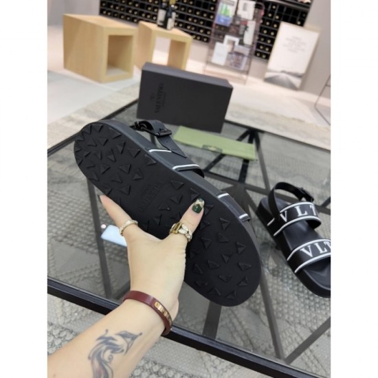 2022SS More and more popular Men's sandals VALENTINO Valentino 2022SS More and more popular Men's sandals VALENTINO Valentino