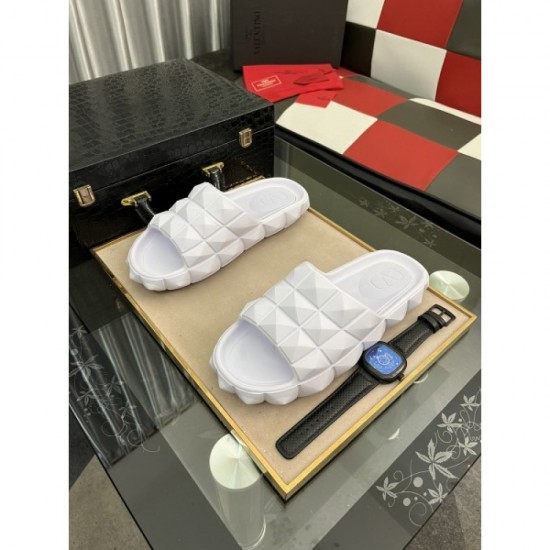 VALENTINO Men's Sandals 2022SS This season's hottest first-class items VALENTINO Men's Sandals 2022SS This season's hottest first-class items